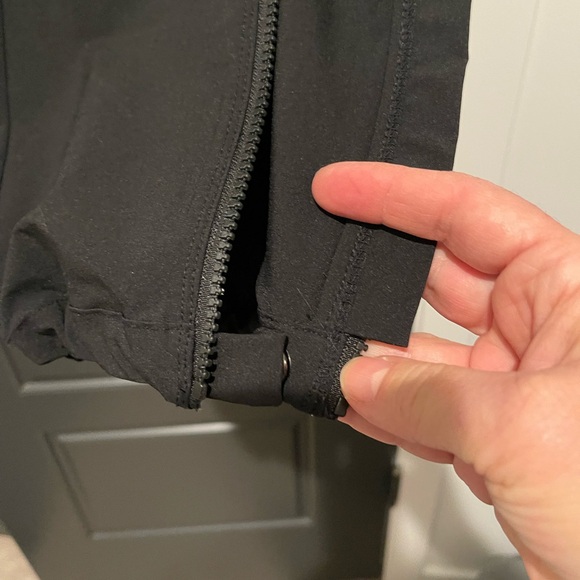 Athleta Stay Fly Black Zipper Nylon Track Pant Size Medium Gently Worn - Picture 5 of 11